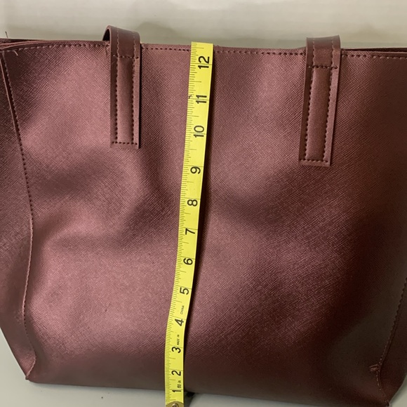Elegant Burgundy Tote Bag with Gold Accent - Picture 8 of 12